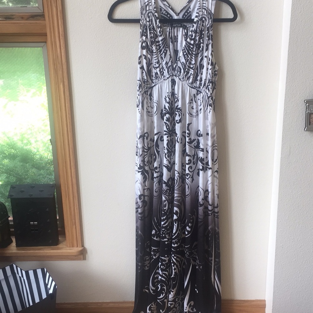 APT 9 WHITE TO BLACK OMBRÉ DRESS
